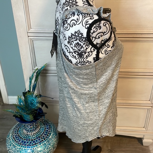 Brand new, cute women, sweetheart cut chaser tank with ruffle accent sleeve med - Picture 6 of 6